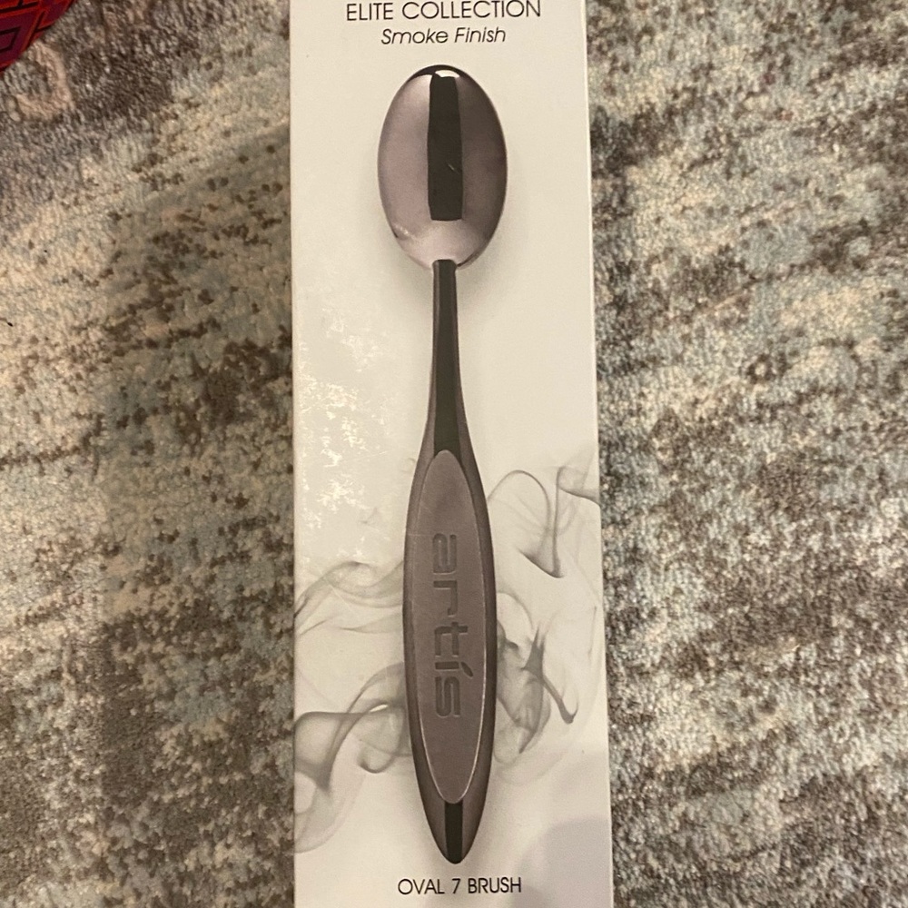 Artís Elite Collection makeup brush oval 7